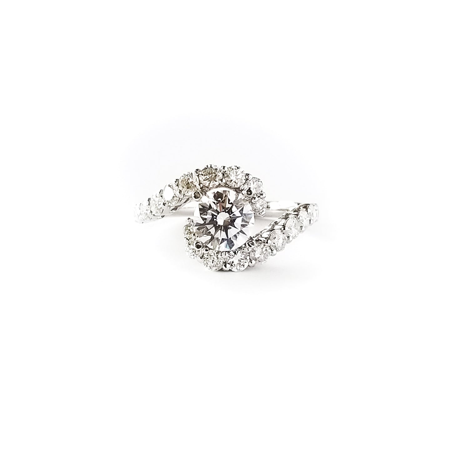 18K White Gold Diamond Halo Engagement Ring